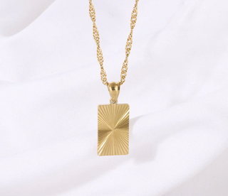 Collier rectangle doré rayé