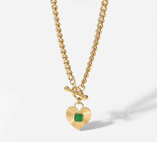 Collier coeur maillons et pierre verte